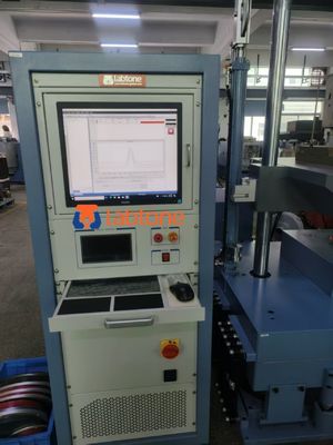 시험 대상의 크기와 무게 및 요구되는 충격 성능에 기초하여 특정 시험 요구 사항을 충족하도록 설계된 충격 시험 시스템